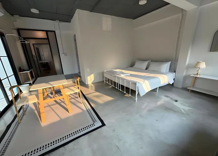 Yellow Place Sukhumvit Soi 2 - เยลโล เพลส สุขุมวิทซอย 2 Apartment