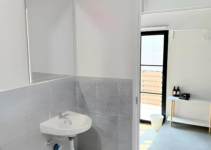 Yellow Place Sukhumvit Soi 2 - เยลโล เพลส สุขุมวิทซอย 2 Apartment *